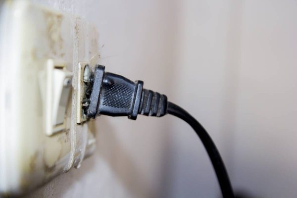 Dây Điện Nóng Bất Thường